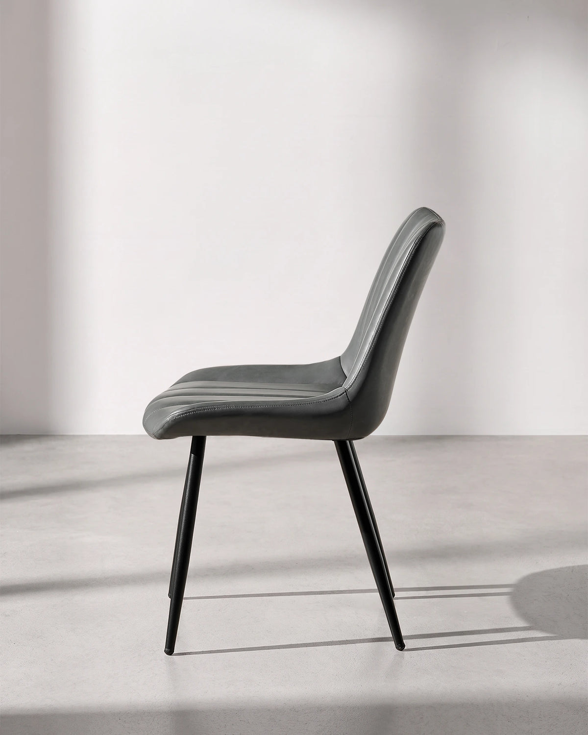 Clair Dining Chairs i Faux Leather