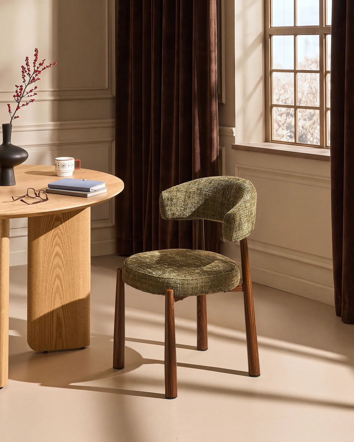 Ansel Dining Chair i olivgrön Chenille – djup färg och sofistikerad design