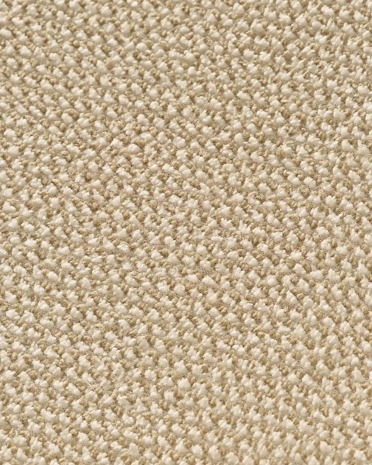 Vue rapprochée du rembourrage tactile en mélange de lin crème sur la chaise de salle à manger Rowan