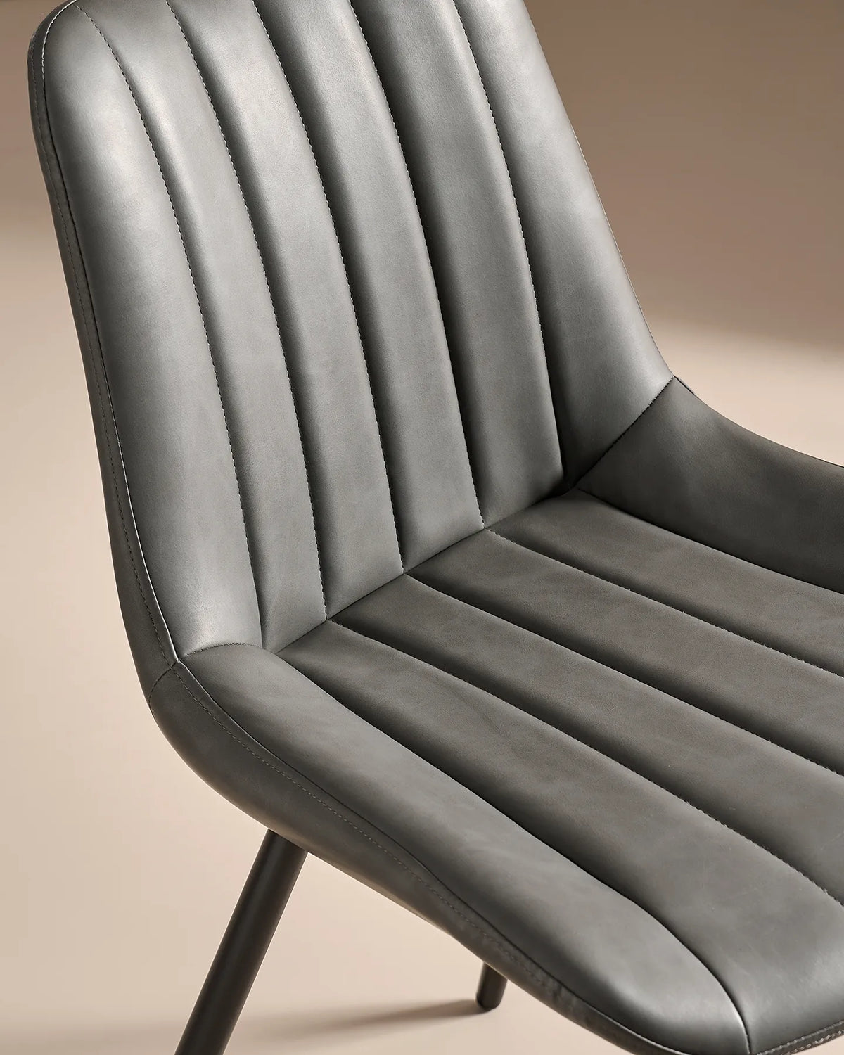 Clair Dining Chairs i Faux Leather