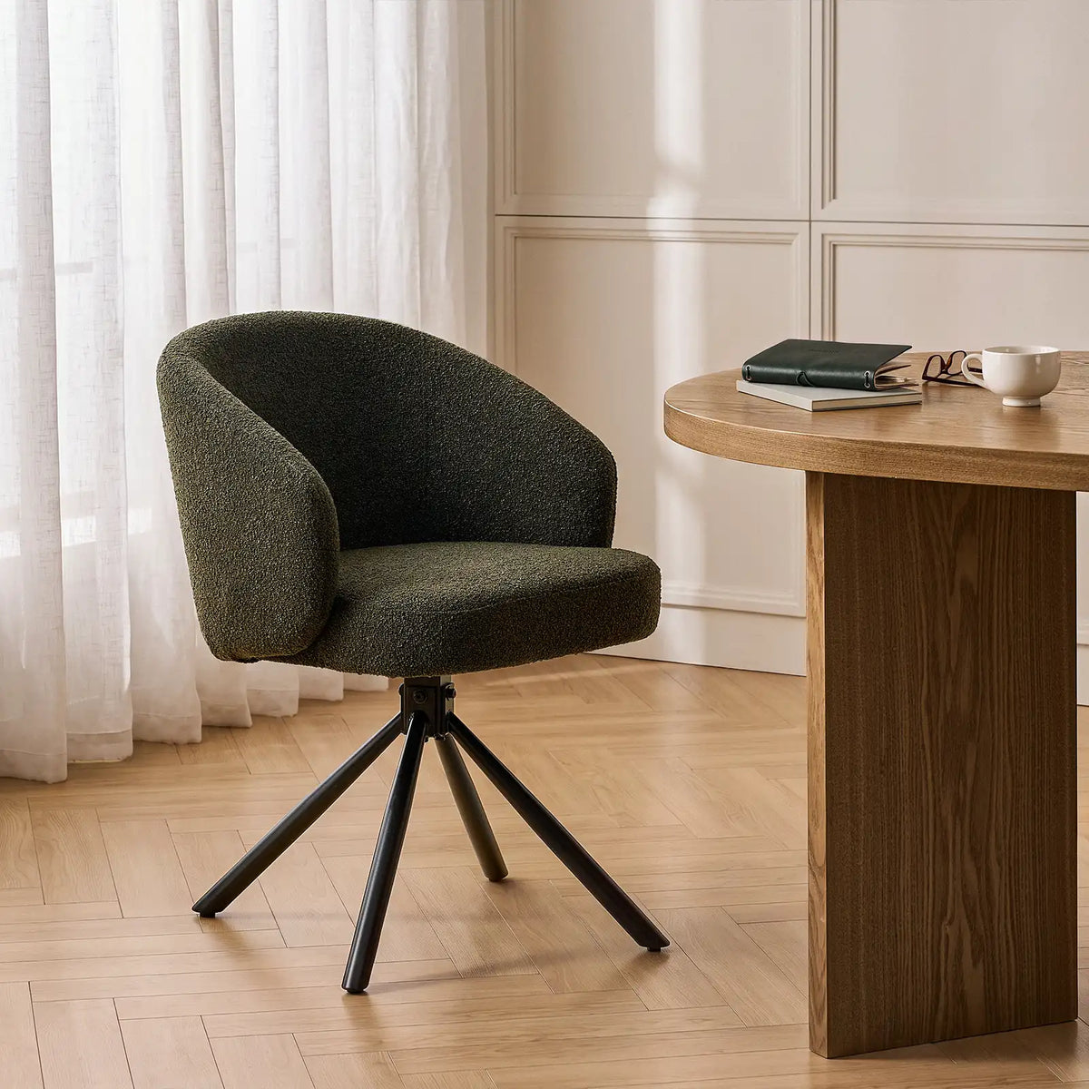 Cleo Bouclé Swivel Stuhl