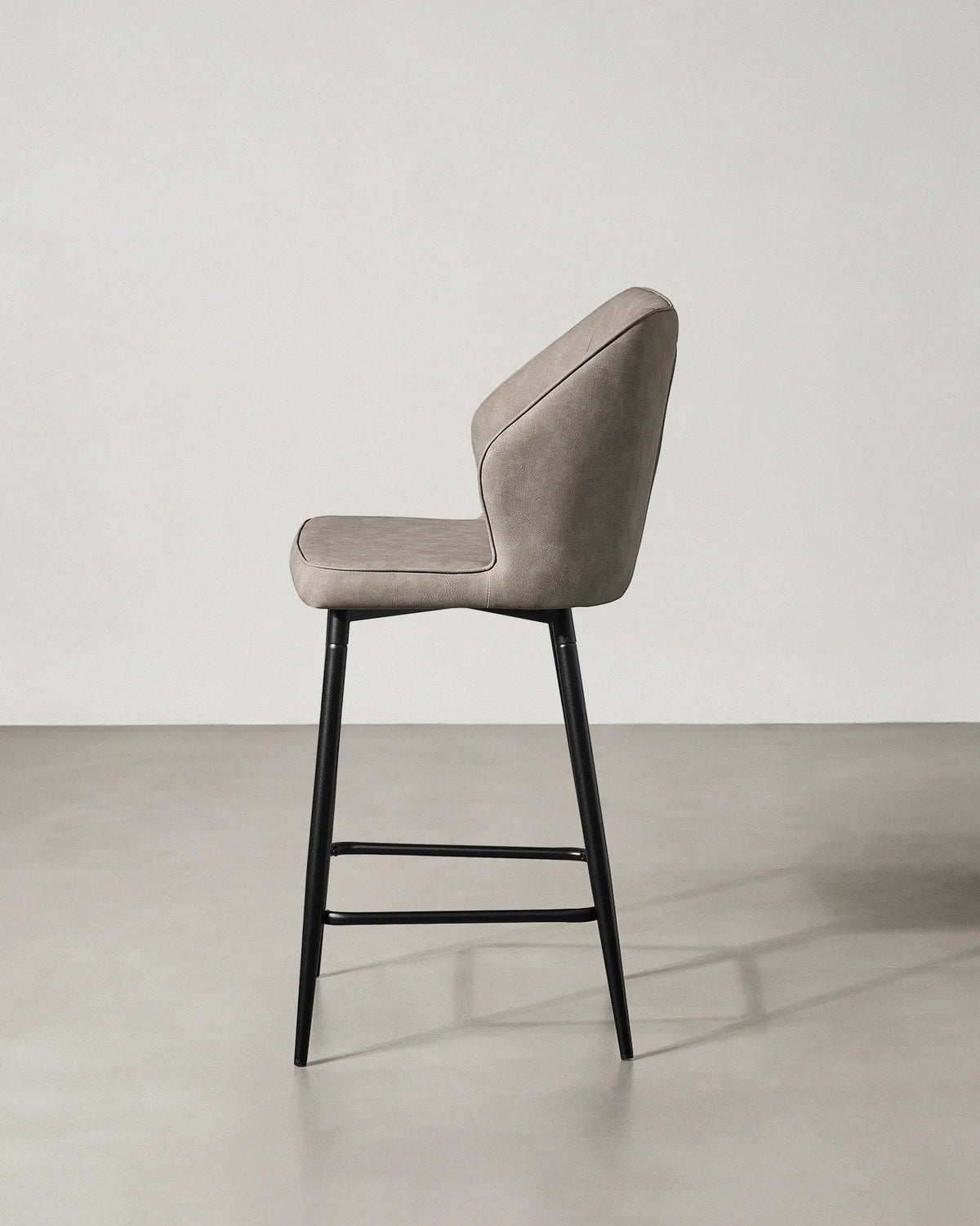 Tabourets de bar Danforth en similicuir, 65 cm
