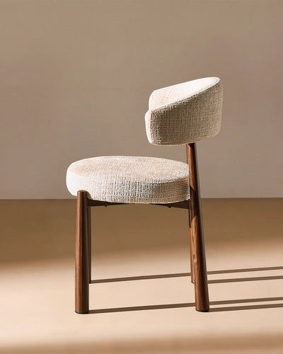 Ansel Cream Chenille Dining Chair – sidoprofil och böjd silhuett