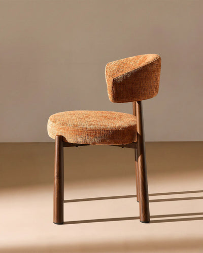 Ansel rostorange Chenille Dining Chair – sidoprofil och böjd silhuett