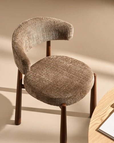 Ansel Taupe Chenille Dining Chair, stylad i en lugn, neutral inredning