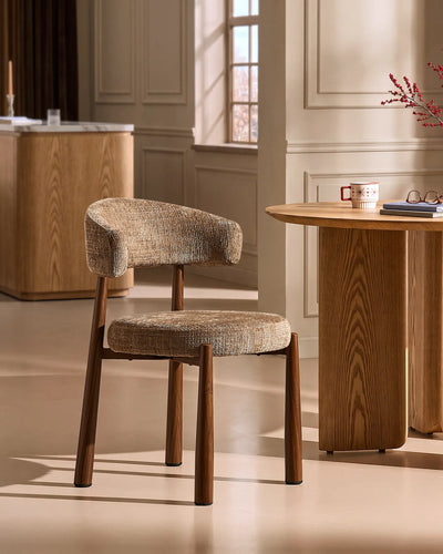 Ansel Taupe Chenille Dining Chair, stylad i en lugn, neutral inredning