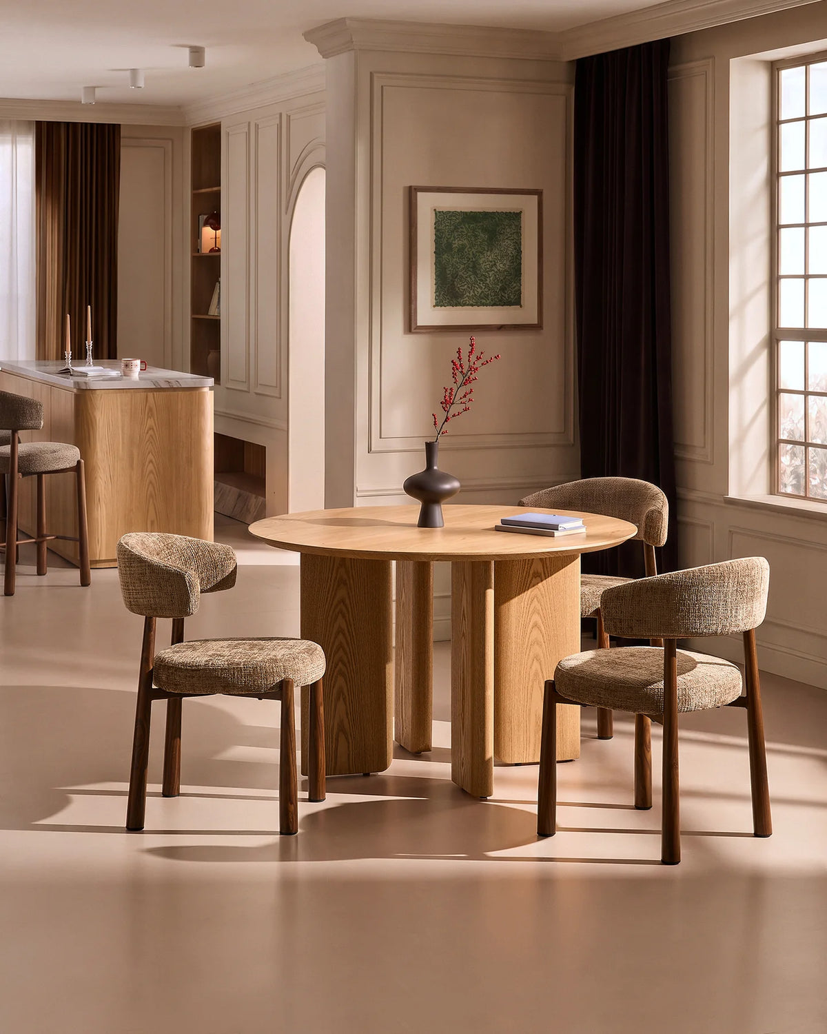 Ansel Taupe Chenille Dining Chairs tillsammans med ett matbord i en modern interiör