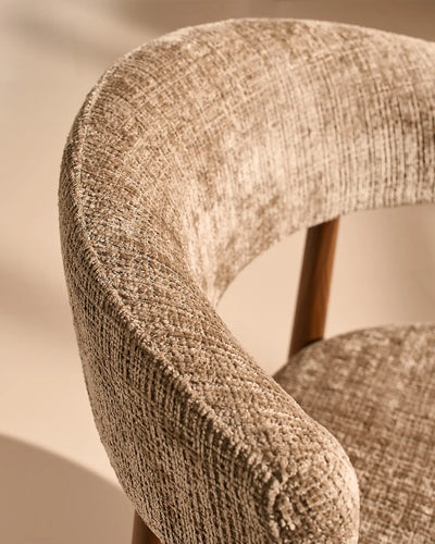 Ansel Taupe Chenille Dining Chair – Närbild av den texturerade Chenille Fabric
