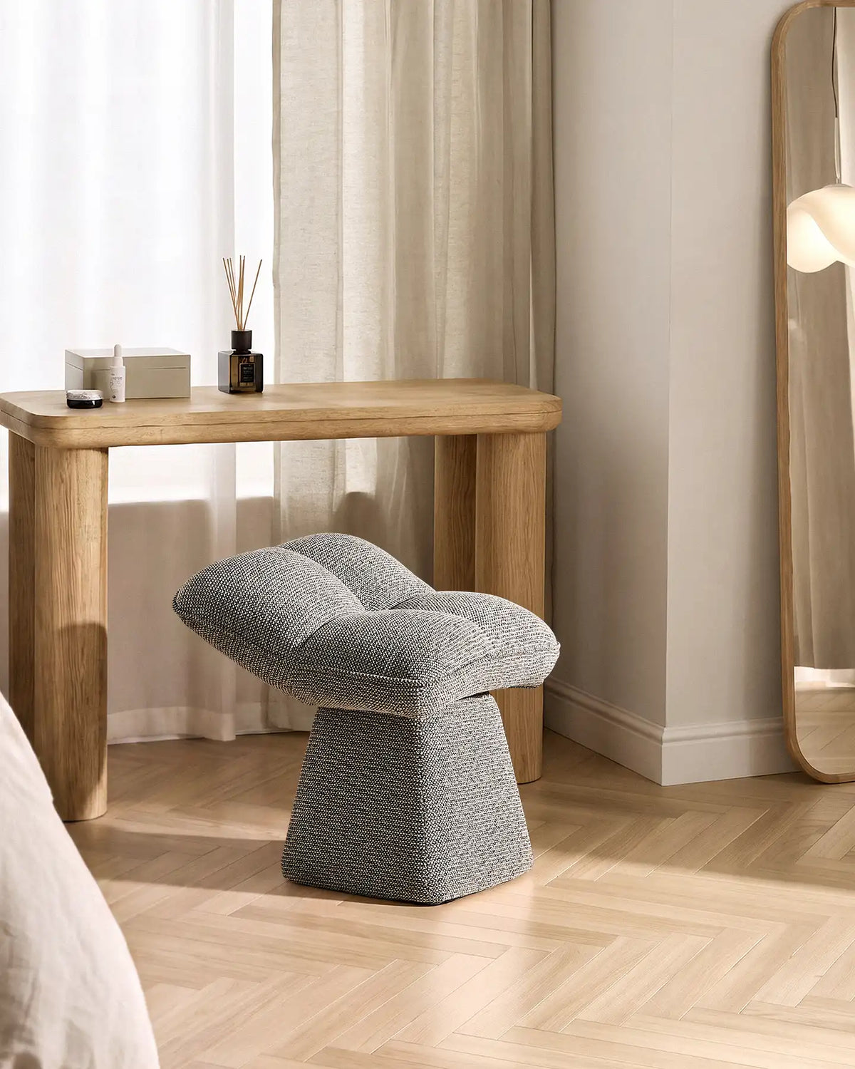 Liora Tabouret de coiffeuse en chenille gris à dossier arrondi doux