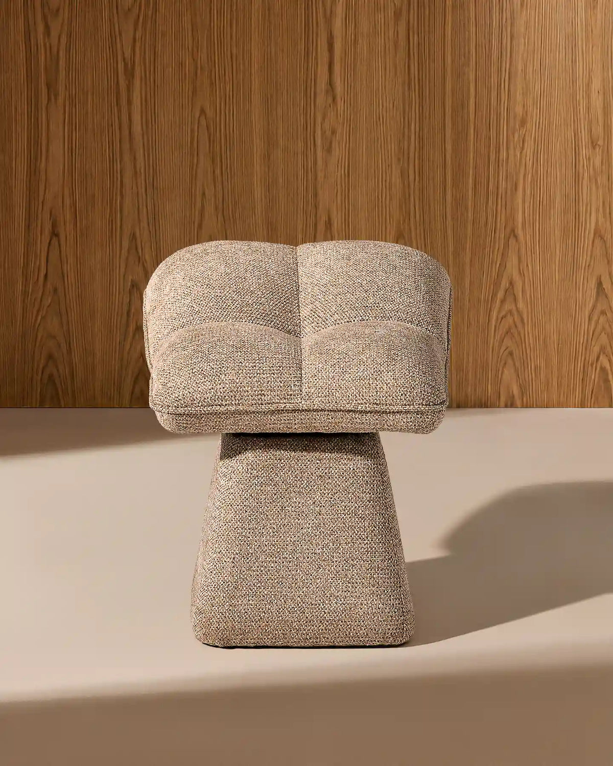 Tabouret en chenille khaki Liora avec siège et dossier intégrés