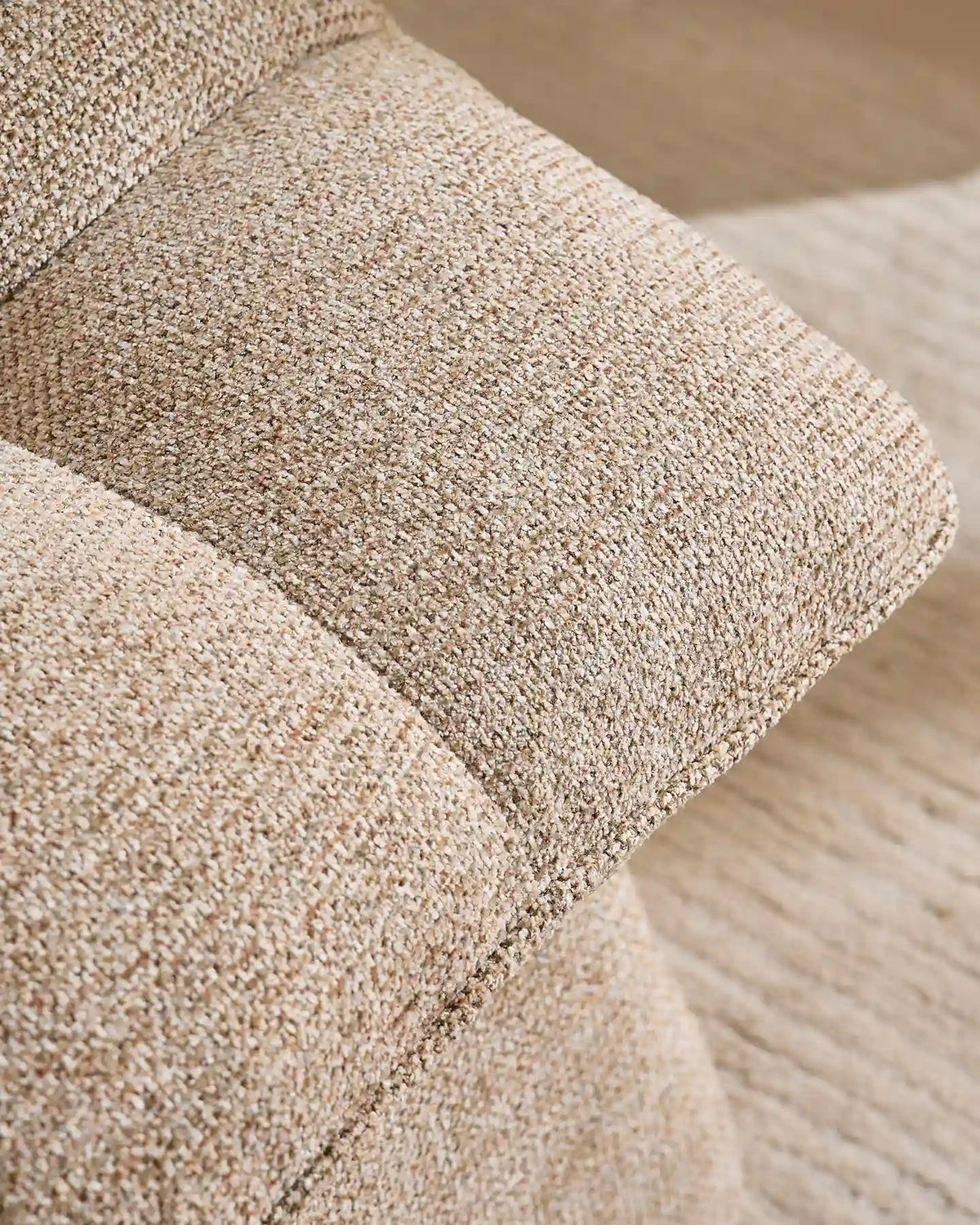 Tabouret de coiffeuse Liora Khaki avec un revêtement en chenille doucement rembourré