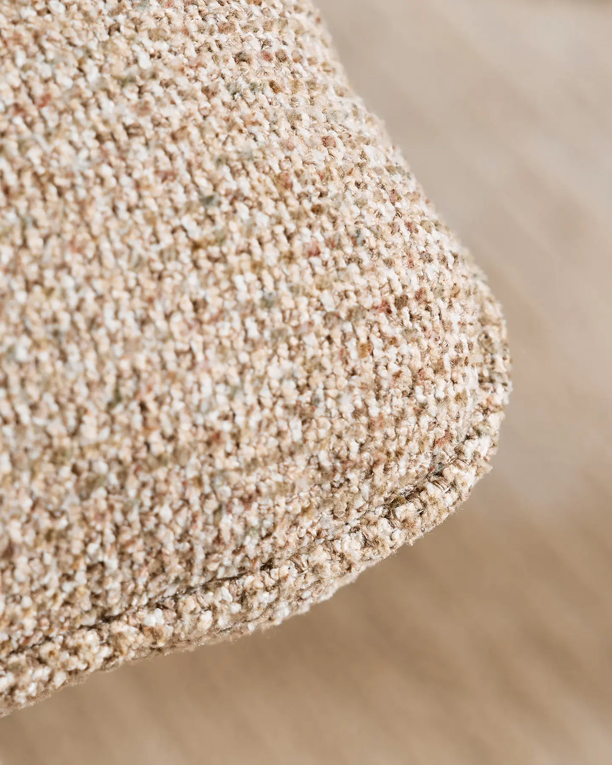 Tabouret de coiffeuse Liora Khaki avec un revêtement en chenille doucement rembourré