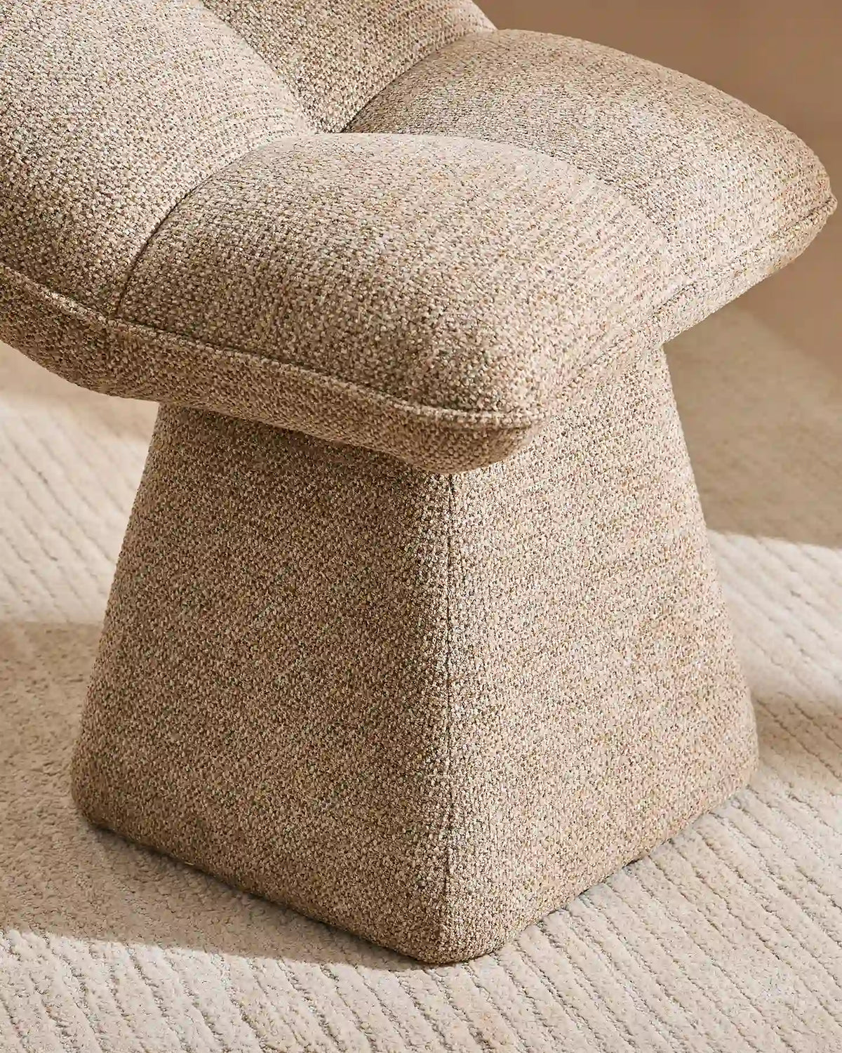 Tabouret de maquillage en chenille Liora khaki avec base effilée