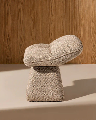 Tabouret pivotant en chenille kaki Liora montrant son assise incurvée et sa base effilée
