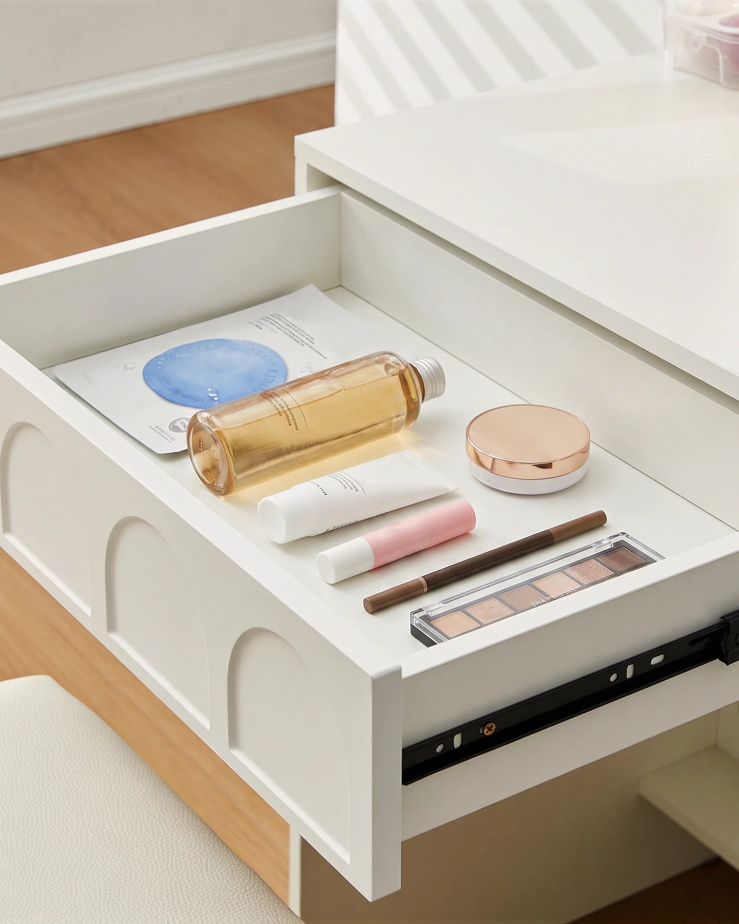 Oslo Dressing Table with Spacious Storage Drawers